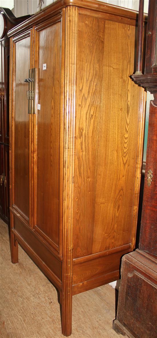 A Chinese tapered elm cabinet(-)